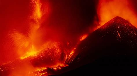 Italy S Mount Etna Spews Out Lava And Blows Out Smoke Rings In First