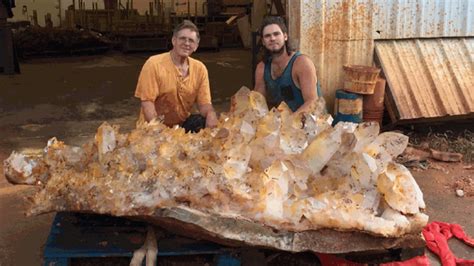 Image Of 35m Chunk Of Quartz Found In Arkansas Goes Viral 2 Years