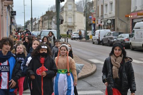 Le Creusot Les Enfants De La Charmille Ont D Fil Dans La Rue Foch