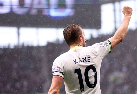 Photo Harry Kane S Glorious Tottenham Mural Is Coming Along Nicely