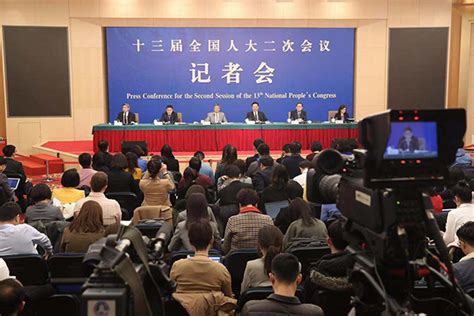 央行两会记者会全程实录：14个提问，4个与人民币汇率有关 易纲