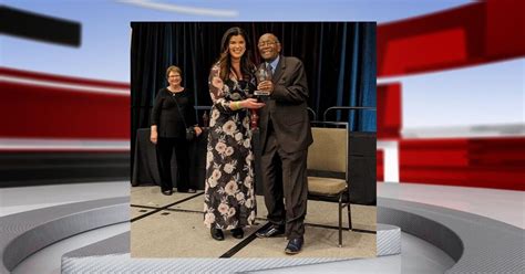 WDRB reporter Amanda Roberts receives award for outstanding community ...