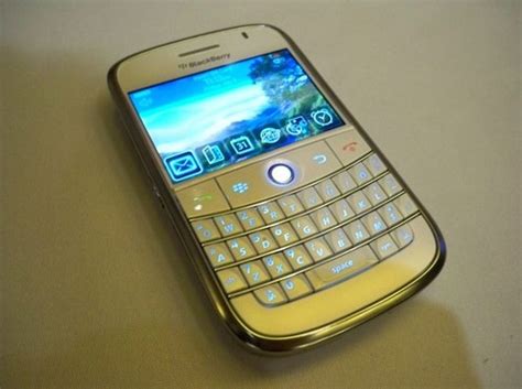 Blackberry Bold White