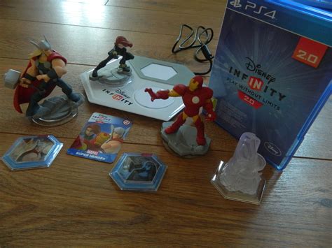 Disney Infinity 2.0: Avengers Playset (Starter Pack) and Figures