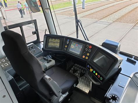 Do Warszawy przyjechały dwa nowe tramwaje W sumie ma ich być 123