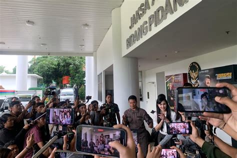 Usai Jam Diperiksa Kejagung Sandra Dewi Lihat Data Yang Benar