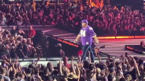 luke combs  kind  love       bank stadium