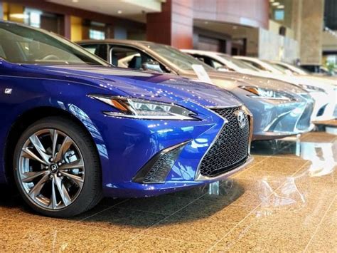 Discover expressive craftsmanship with the 2019 Lexus ES. Get yours at Mungenast Lexus St. Louis ...