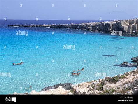 La Isla De Favignana Cala Rossa Las Islas Egadi Trapani Sicilia