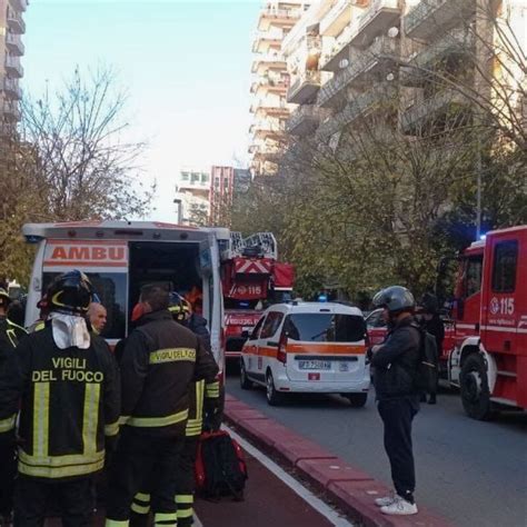 Palermo Padre E Figlio Di Anni Precipitano Dal Balcone L Uomo