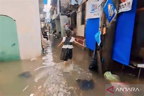 Puluhan Rumah Warga Di Jakarta Timur Terendam Banjir Antara News