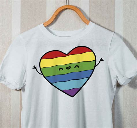 Rainbow smiley heart t-shirt - TenStickers