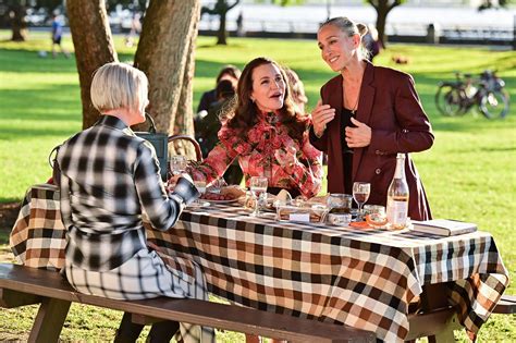 And Just Like That See The Cast Of The Sex And The City Reboot On Set PHOTOS In 2022 Sara