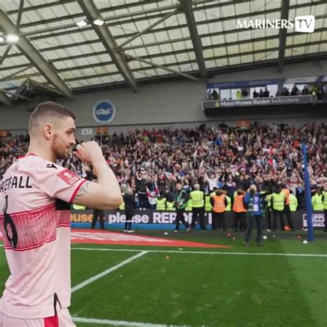 Unbelievable scenes from Grimsby fans at the end of their 5-0 defeat at ...