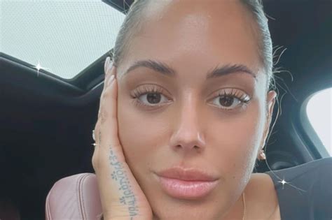 Malin Andersson Poses In Lingerie And Praises Her