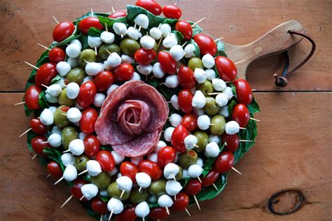 How To Create A Caprese Christmas Wreath Charcuterie Board Amazing