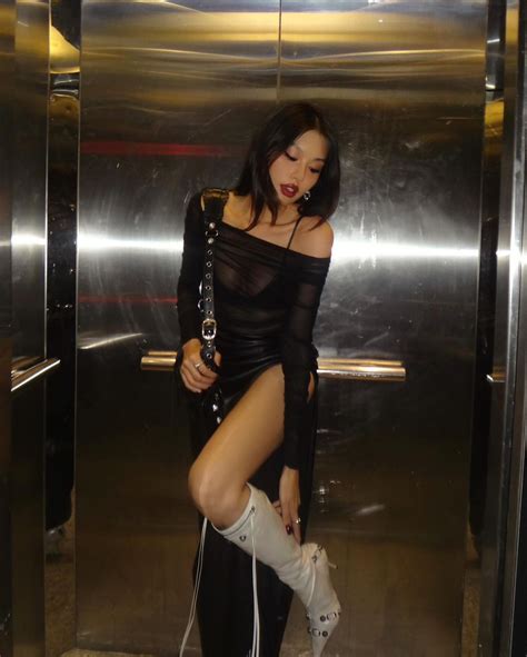 Sao Việt lên đồ du lịch với bikini hot nhất