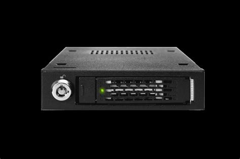 MB991IK-B_坚固耐用的全金属1盘位2.5" SATA/SAS（双通道）SSD硬盘抽取盒，适用于3.5"软驱位