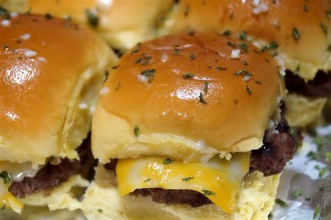 Easy Mini Garlic Cheeseburger Sliders Recipe