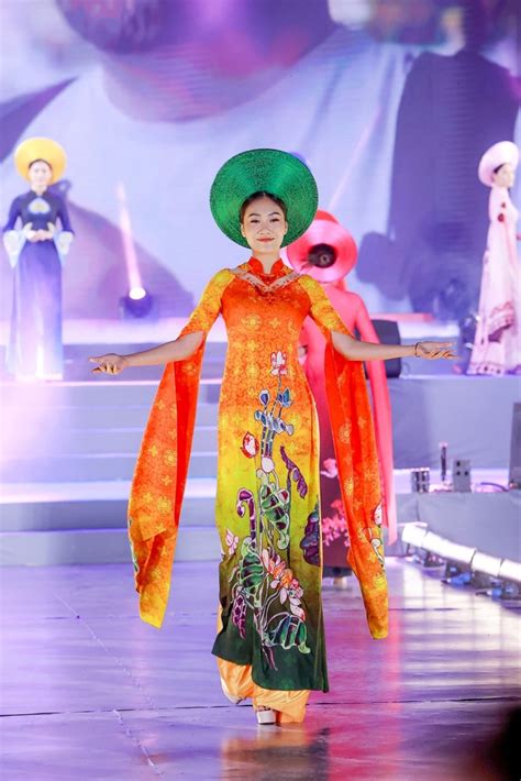 Vietnamese Ao Dai Honoured At Hanoi Festival