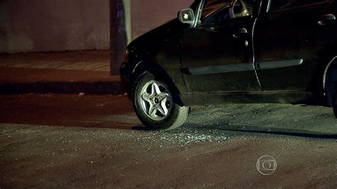 V Deo Homem Encontrado Morto Dentro De Carro No Bairro Cai Ara Em