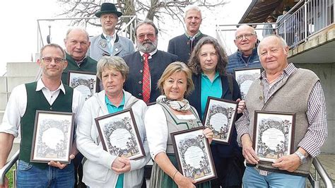 Trachtenverein Waldhausen Befindet Sich Im Trauerjahr