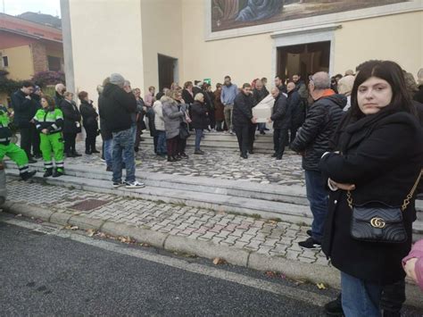 Folla Per L Ultimo Saluto A Debora Pierini La Terza Vittima Della