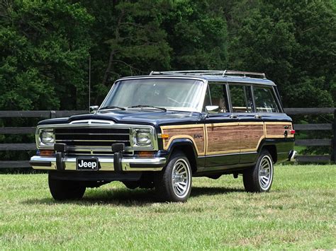 This 1990 Jeep Grand Wagoneer Is In Search Of A New Trail