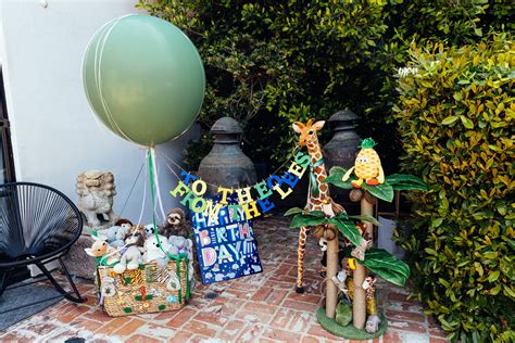 How to Throw an Unforgettable Safari Themed Party for Your Toddler — nat*