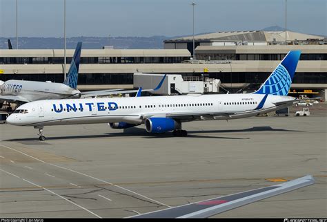 N75854 United Airlines Boeing 757 324 WL Photo By Jon Marzo ID