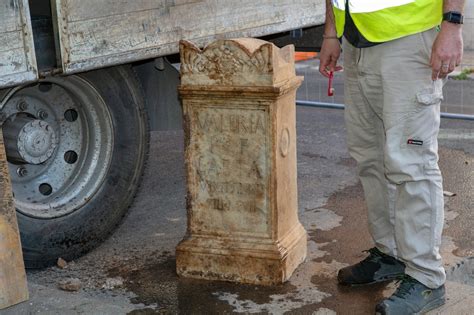 Archeologia Una Statua Di Ercole A Grandezza Naturale Ritrovata A Roma