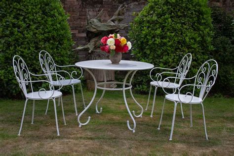 8 Tips to Find and Buy Quality Traditional Garden Furniture