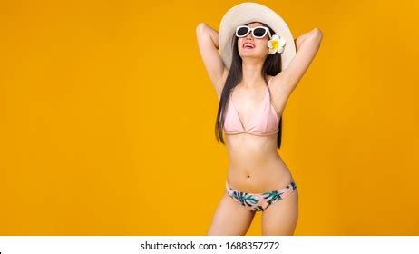 344 973 imágenes de Bikini swimwear Imágenes fotos y vectores de stock Shutterstock