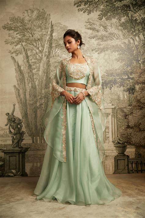 Mixing Tradition and Comfort: Indo-Western Wedding Outfits for the Mod