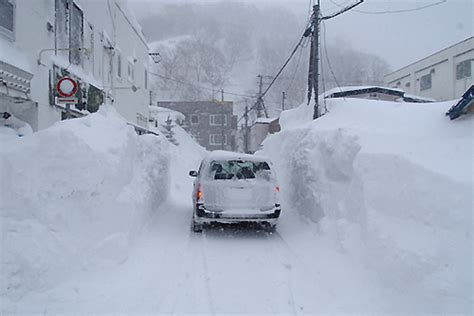 北海道で179センチの豪雪、家の窓が埋もれる事態に中国網日本語