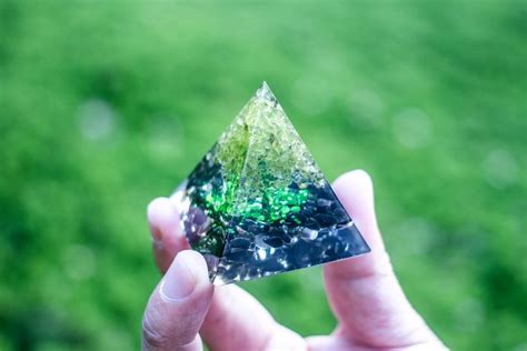 OBSIDIAN PERIDOT WITH TREE OF LIFE ORGONITE PYRAMID Chakra Orgonite