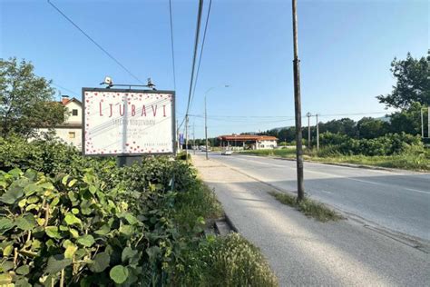 SVI BRUJE O OVOJ ZALJUBLJENOJ ČAČANKI Pojavio se nesvakidašnji BILBORD