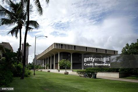 Hawaii State Capitol Building Photos and Premium High Res Pictures ...