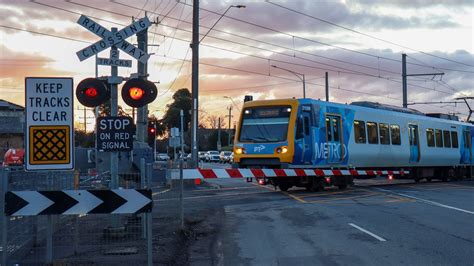 Bedford Road Ringwood Vic LXRA Railway Crossing YouTube