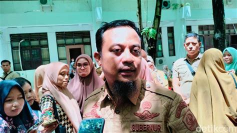 Gubernur Sulsel Andi Sudirman Enggan Komentari Psm Juara Begini