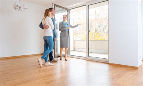 Private Showing vs. Open House: Which is the Better Way to Sell a Home