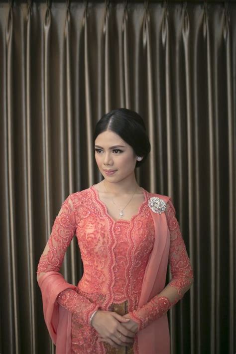 10 Model Kebaya Pink Yang Juga Cantik Dipakai Penyuka Warna Gelap