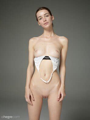 Amateur Girl Any Moloko Getting Naked 09 14000px Porn