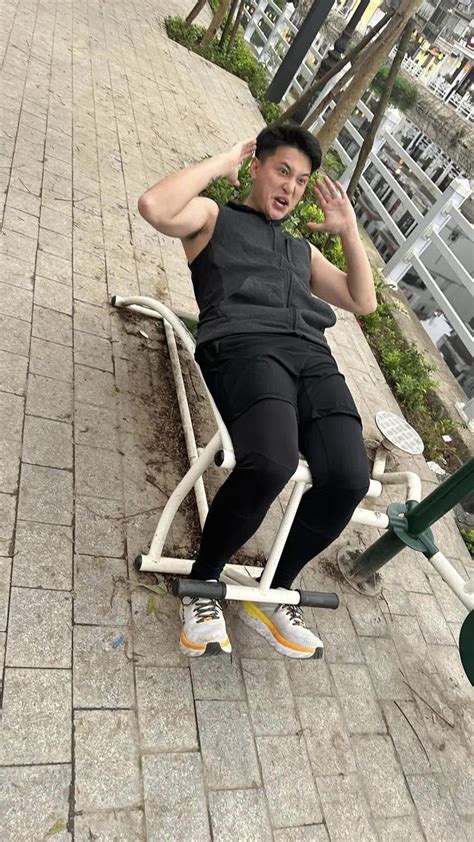 Bạn gái hơn 6 tuổi chụp ảnh cho Huỳnh Anh Nháy mấy kiểu mà bay luôn nhan sắc hot boy