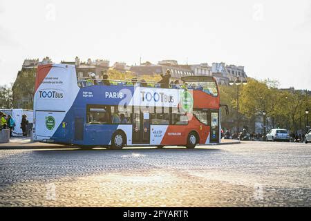 L Immagine Mostra Un Pullman Turistico Tootbus Autobus Della