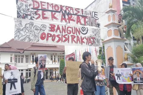 Putusan Mk Soal Sengketa Pilpres Muncul Aksi Unjuk Rasa Di Kantor Kpu Diy