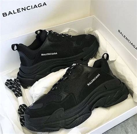 ᴘɪɴᴛᴇʀᴇsᴛ ᴄʜᴀʀᴍsᴘᴇᴀᴋғʀᴇᴀᴋ | Обувь баленсиага, Adidas обувь, Обувь