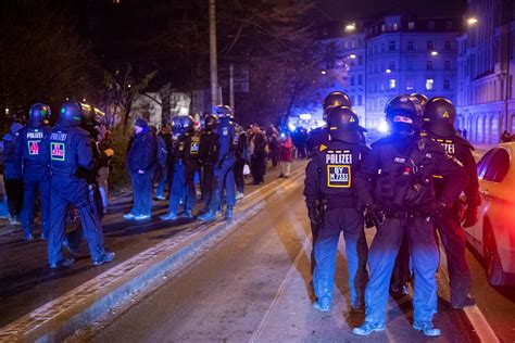 Corona Demo in München Teilnehmer halten Polizei am Mittwoch auf Trab