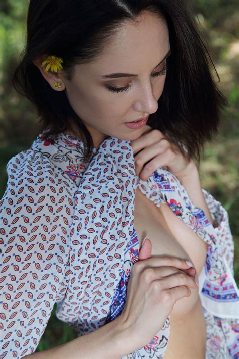 Barefoot Hottie Sade Mare Fingering Her Bald Pussy On A Picnic Blanket CoedCherry