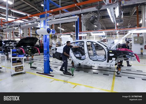 Workers Assembles Cars Image & Photo (Free Trial) | Bigstock